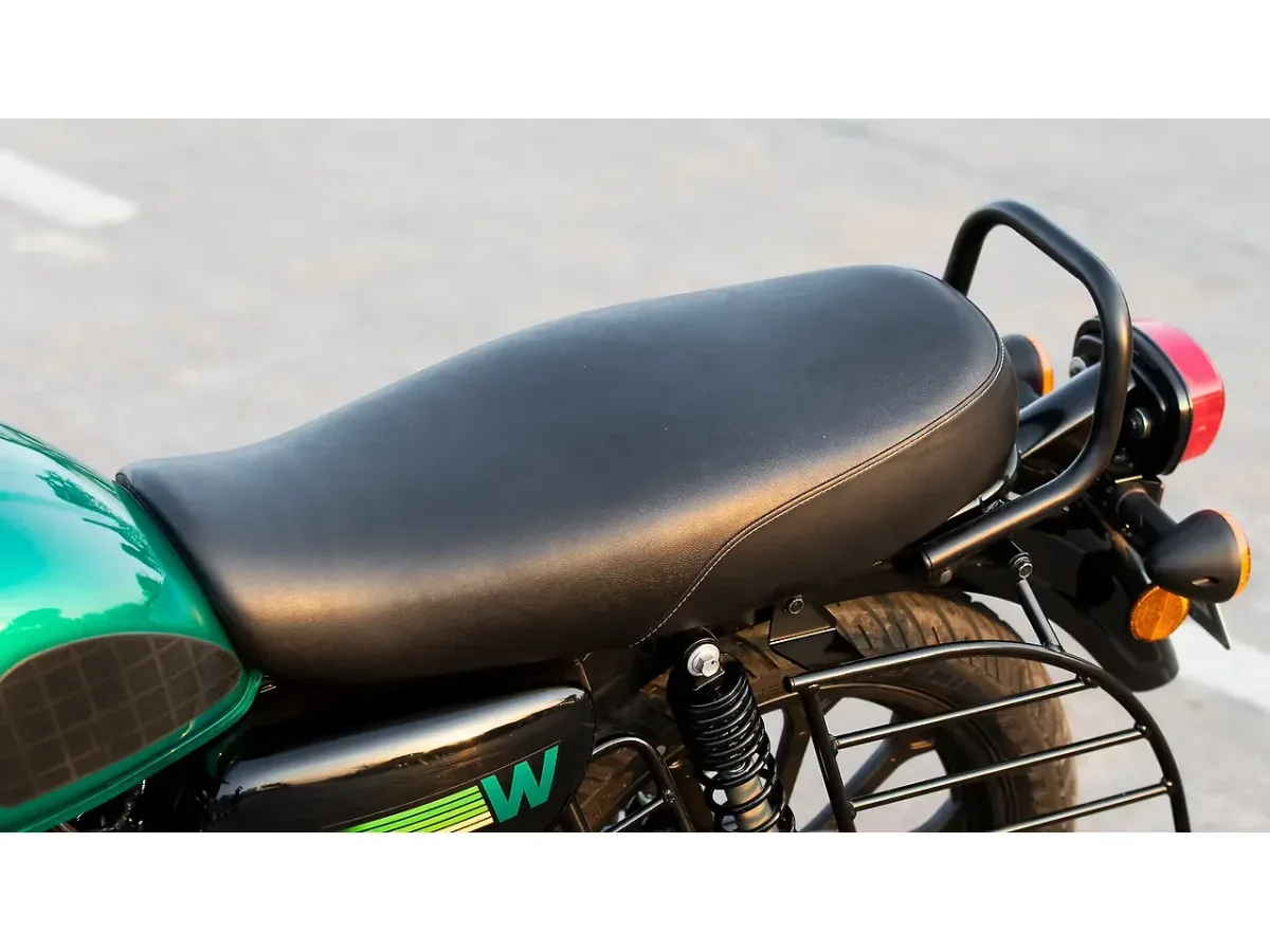 Kawasaki W175 rider seat