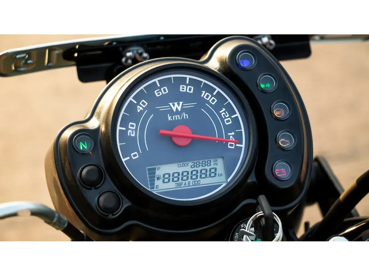Kawasaki W175 analogue speedometer