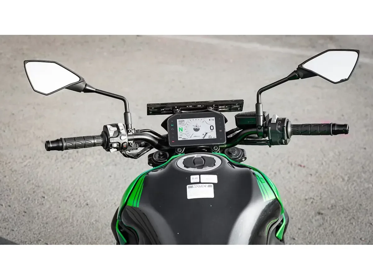 Kawasaki Z900 handlebar and TFT display