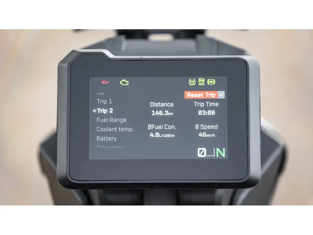 KTM 390 Adventure TFT display showing average speed