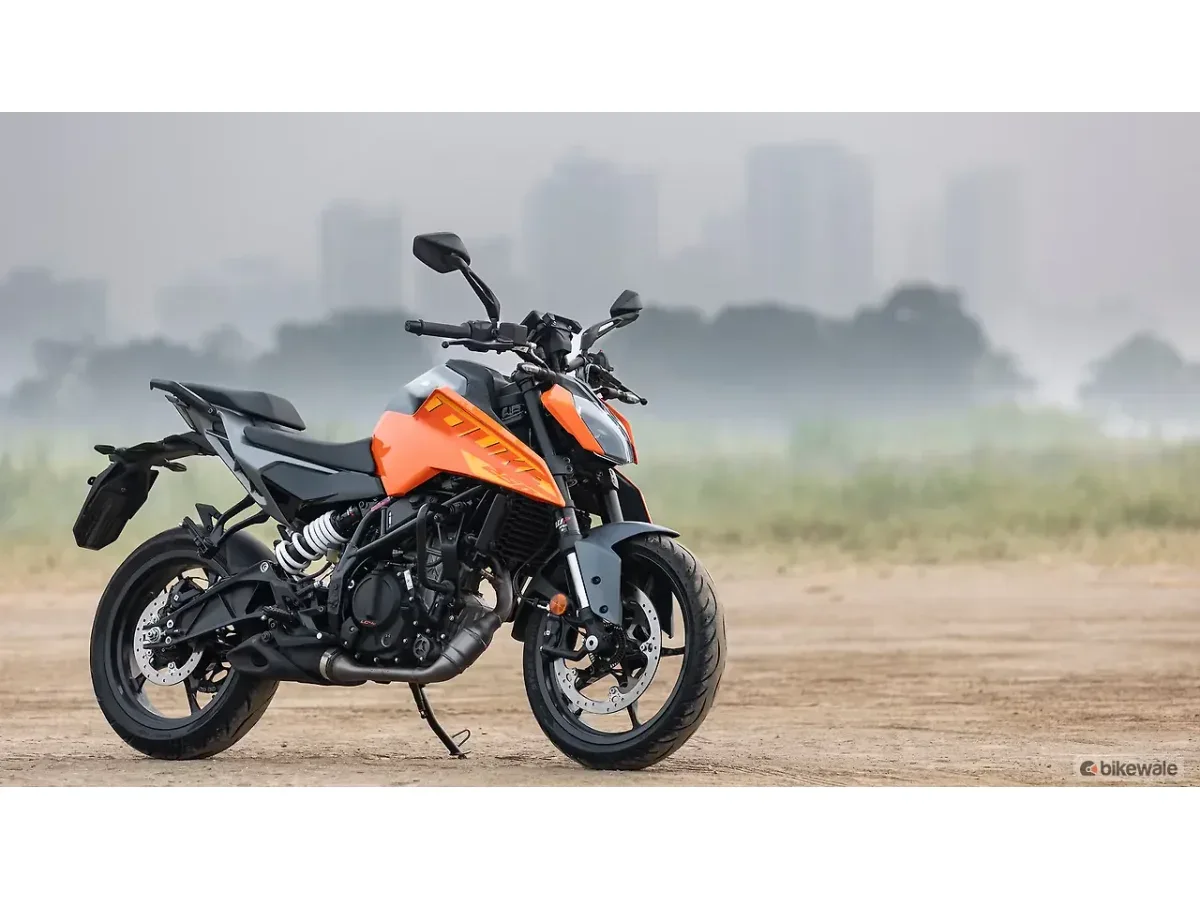 KTM 250 Duke front three-quarter right view