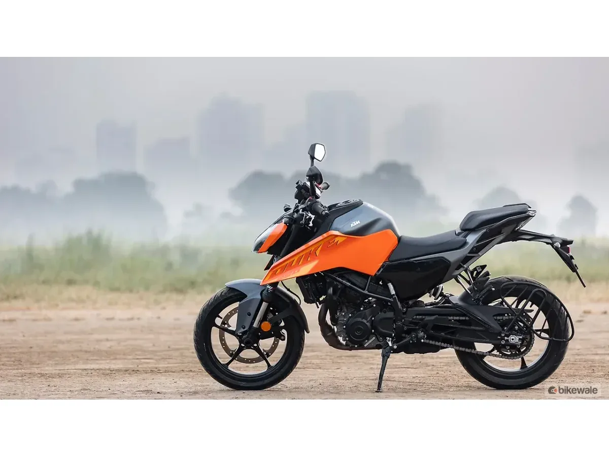 KTM 250 Duke left side view outdoors