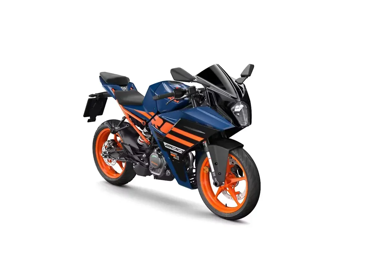 KTM RC 200 right front three-quarter view