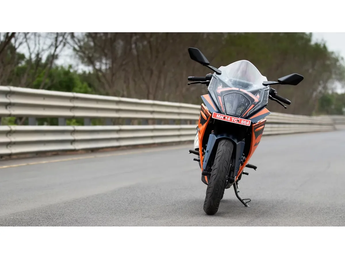 KTM RC 390 front view