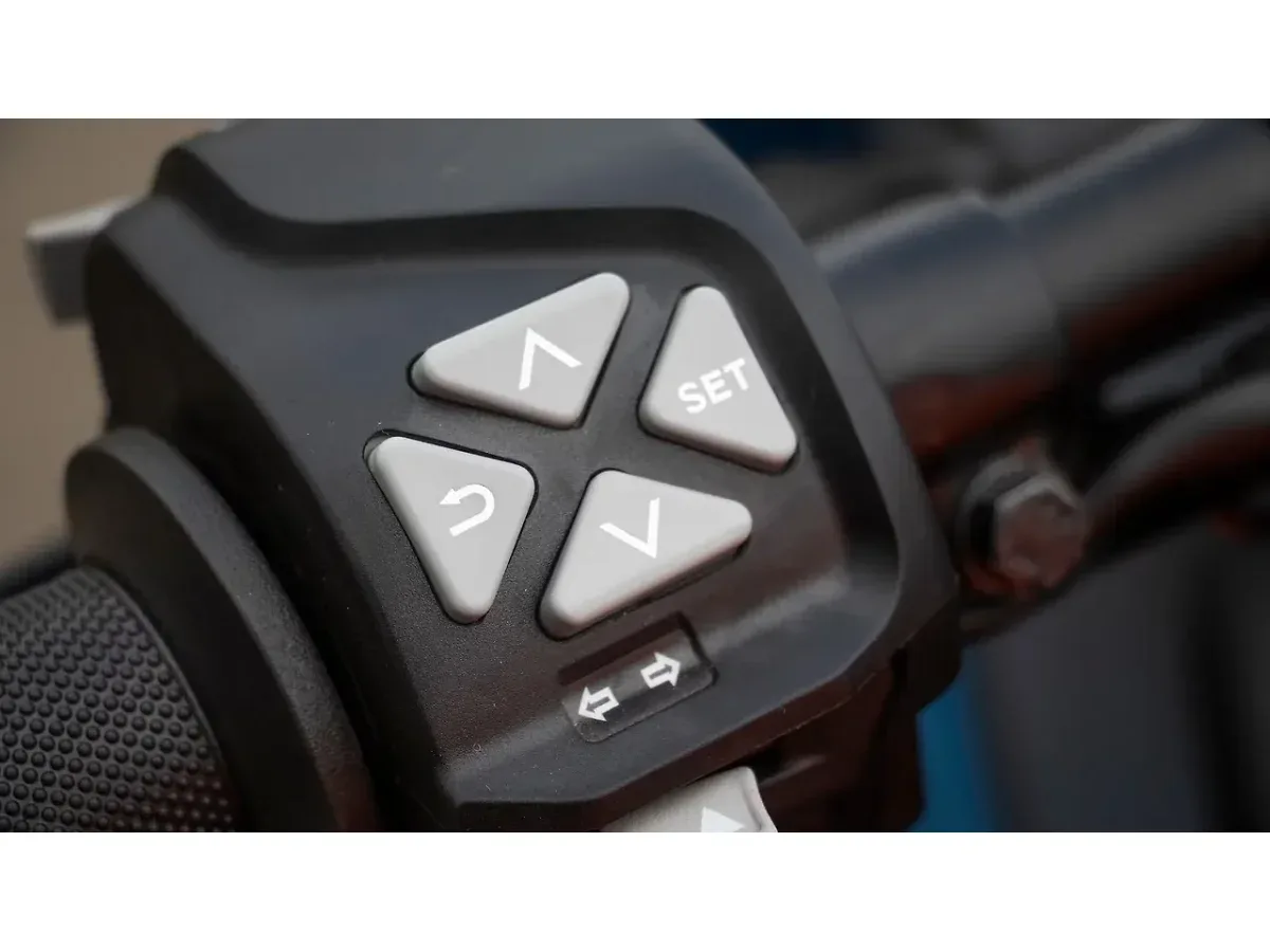 KTM RC 390 handlebar multi-controller