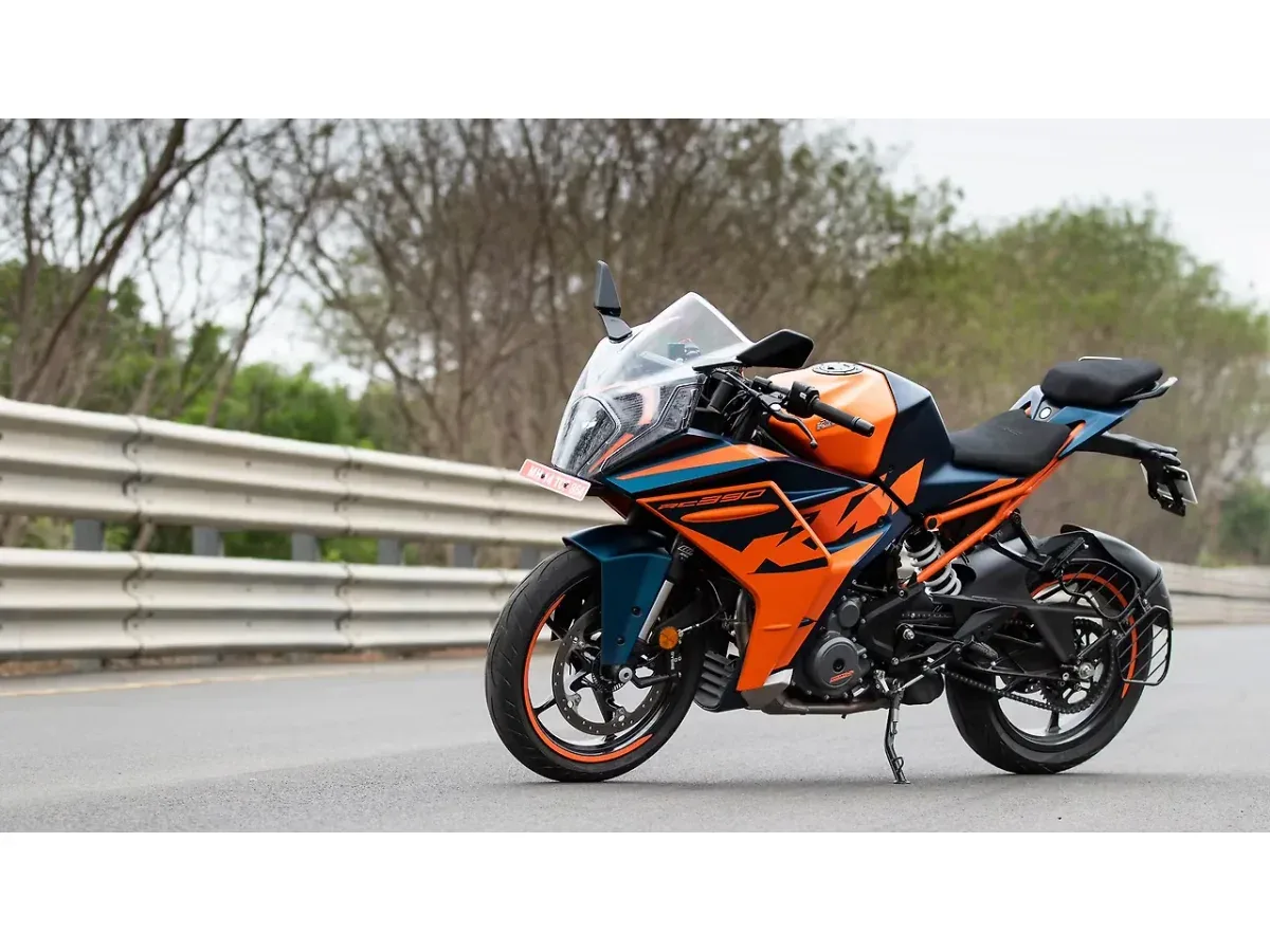 KTM RC 390 left front three-quarter view