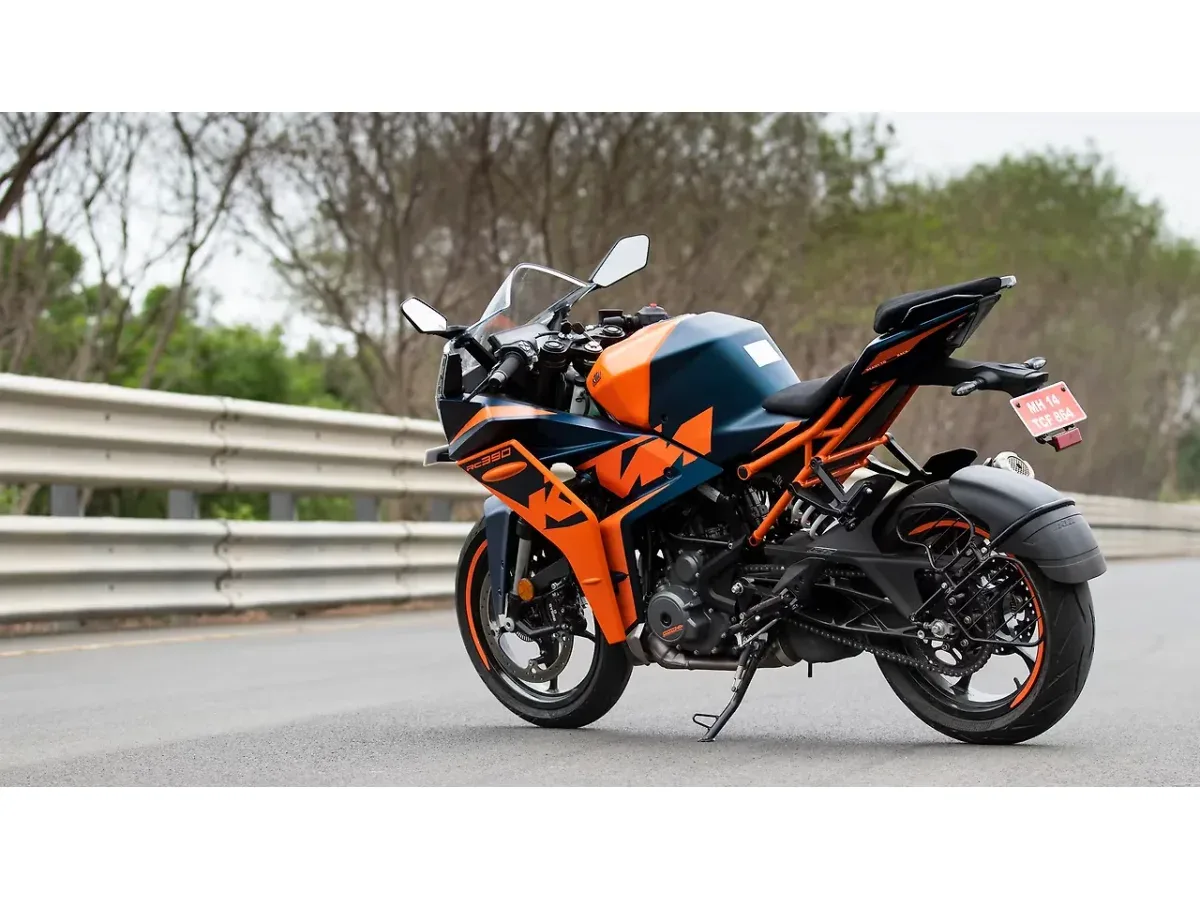 KTM RC 390 left rear three-quarter view