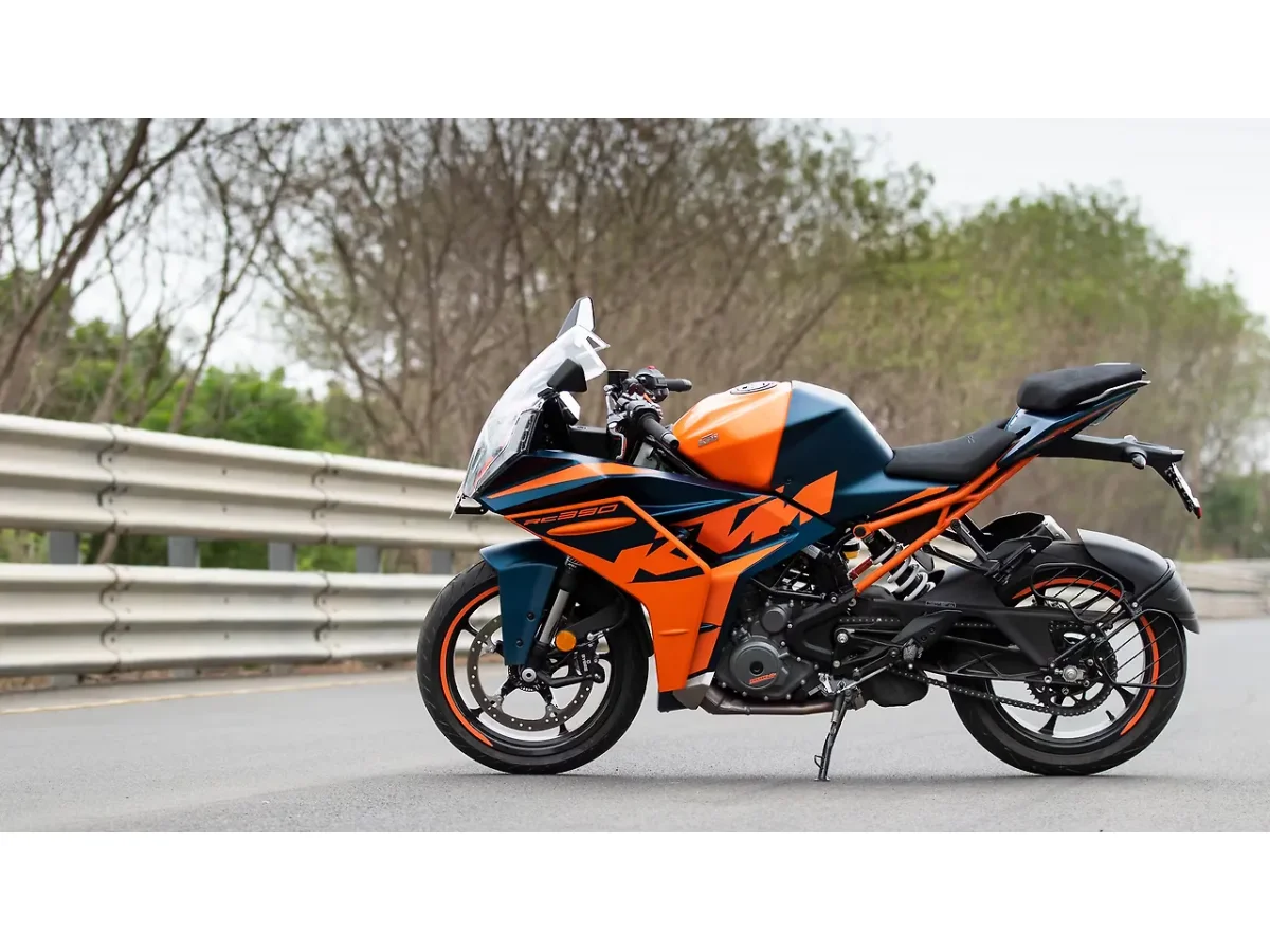 KTM RC 390 left side view