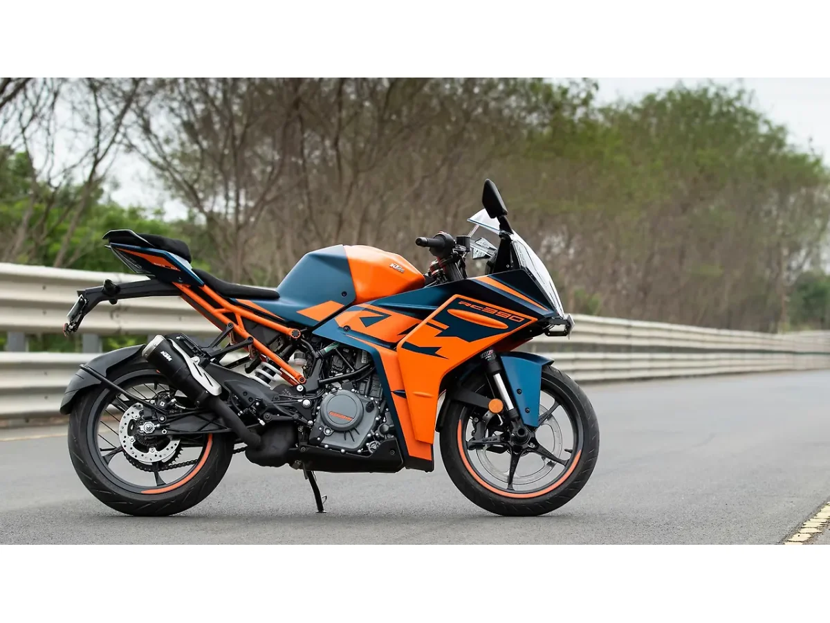KTM RC 390 right side view