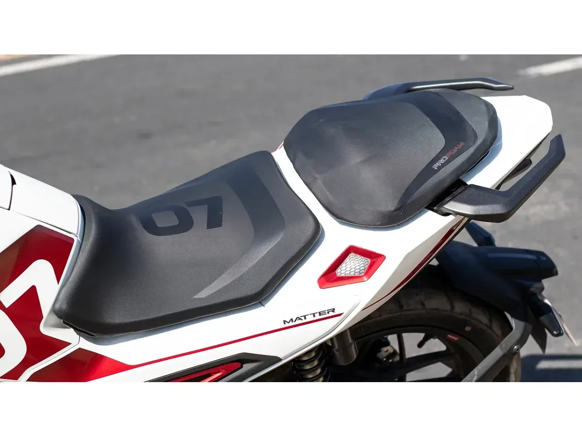 Matter Aera split seat