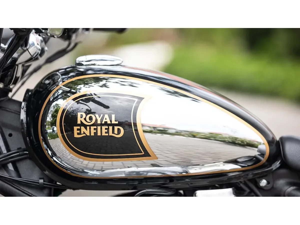 Royal Enfield Classic 650 fuel tank branding