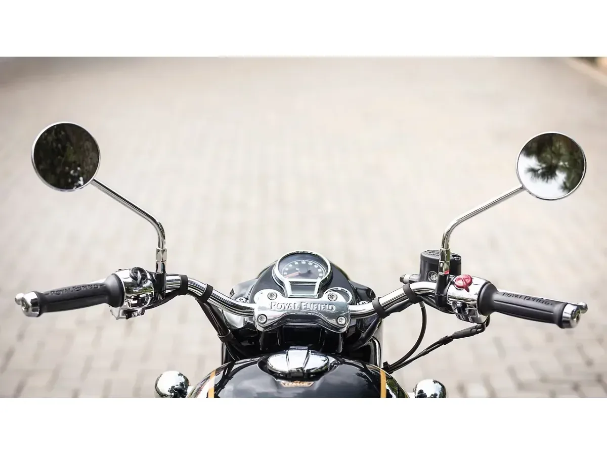 Royal Enfield Classic 650 handlebar and controls