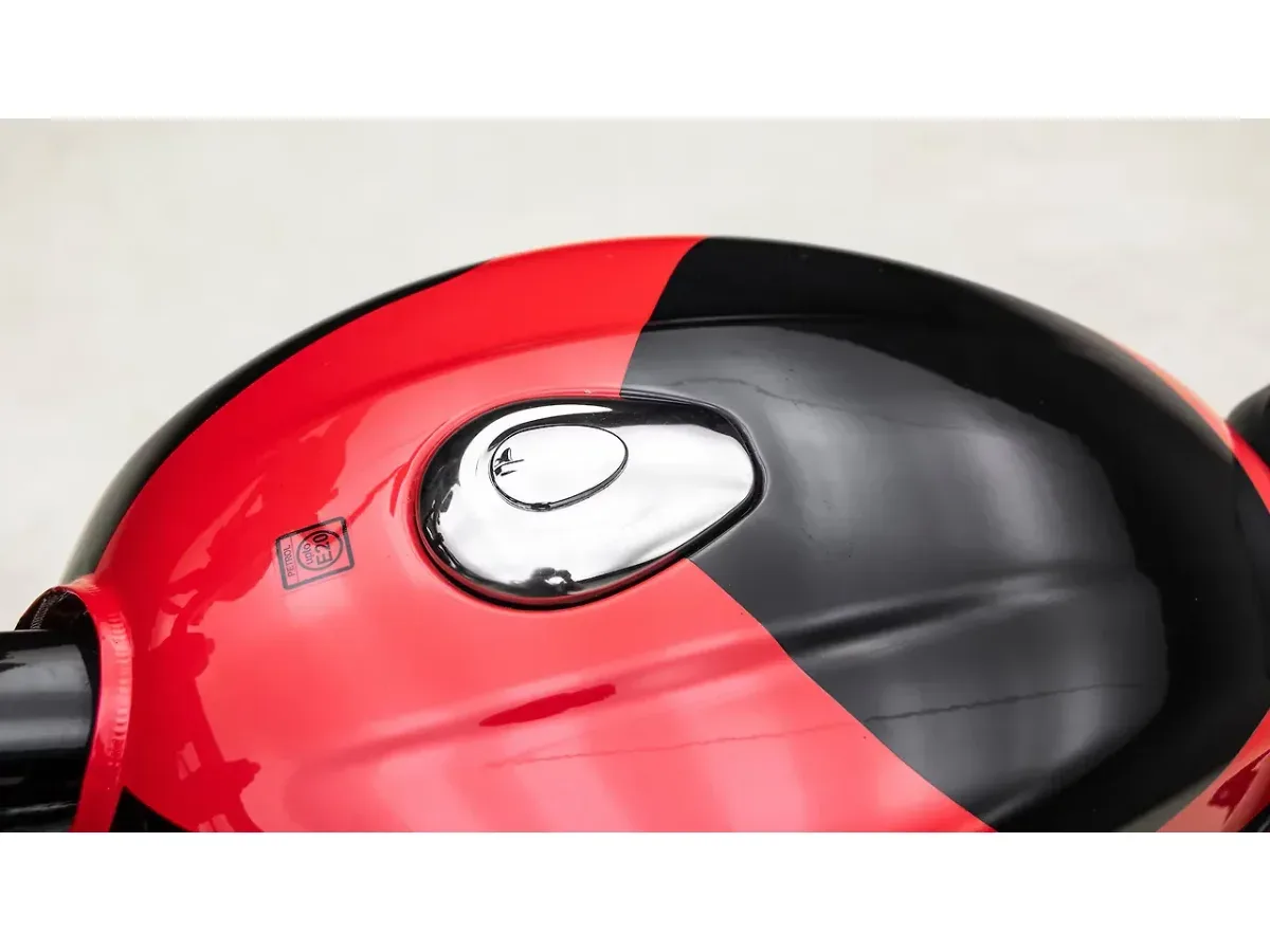 Royal Enfield Hunter 350 fuel tank lid