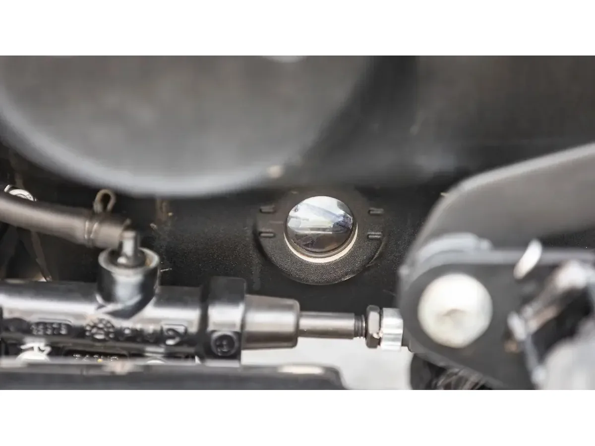Royal Enfield Meteor 350 engine oil level window