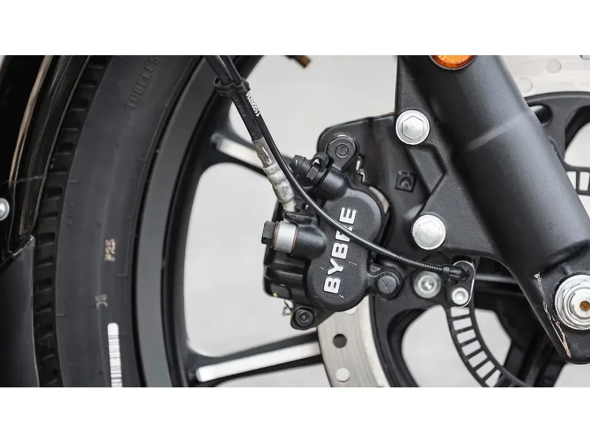 Royal Enfield Meteor 350 front disc brake
