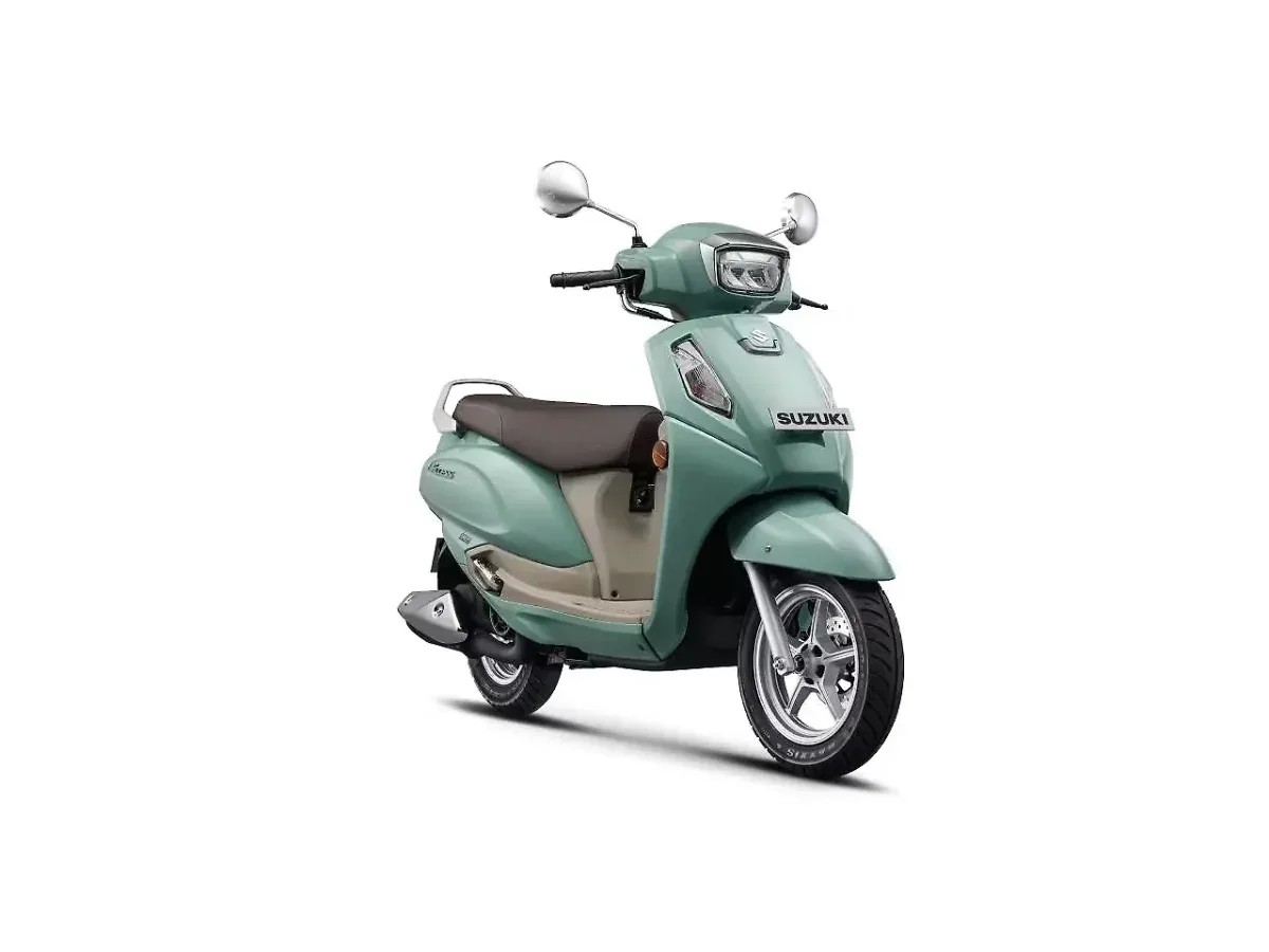 Suzuki Access 125 2025 right front three-quarter view