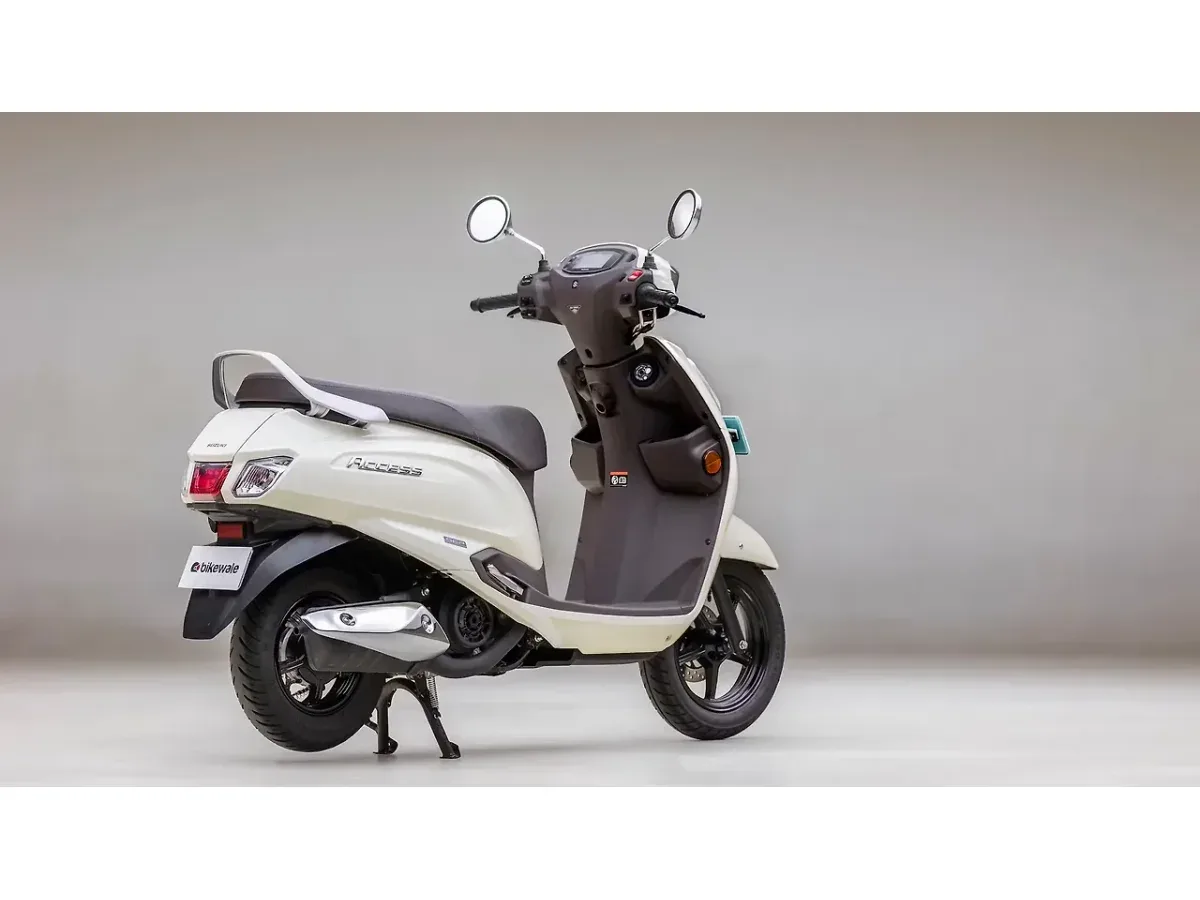 Suzuki Access 125 right rear three-quarter view