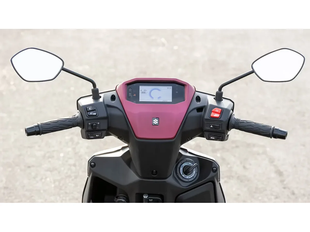 Suzuki e-Access handlebar and instrument console