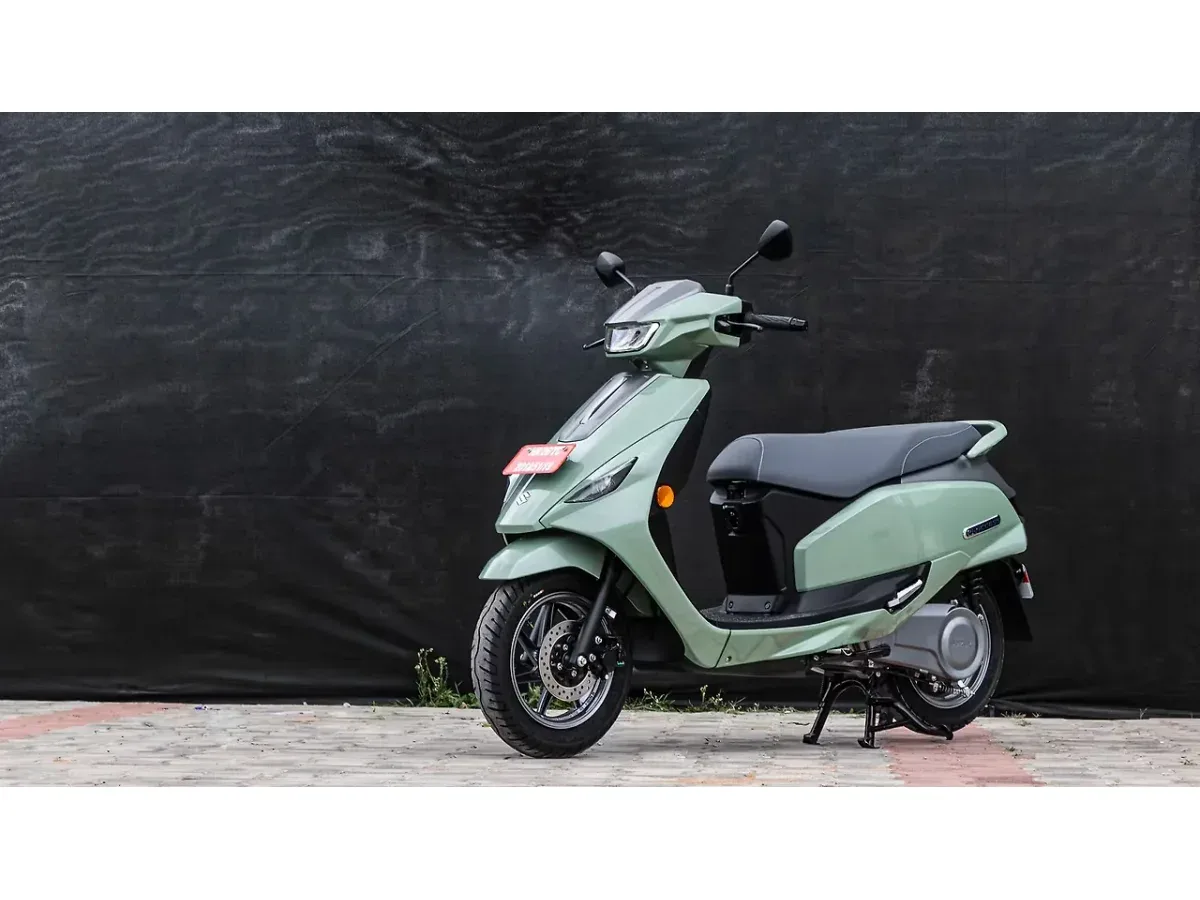 Suzuki e-Access left front three-quarter view