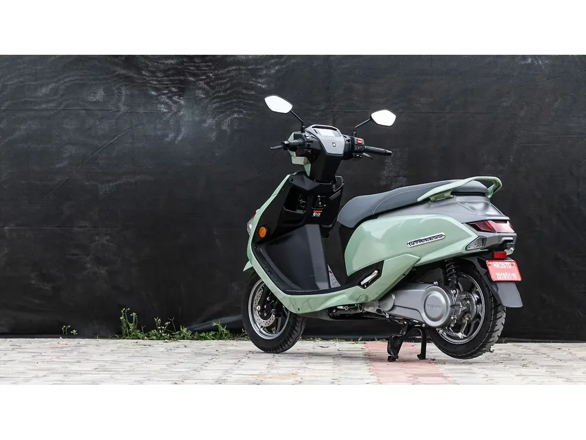 Suzuki e-Access left rear three-quarter view