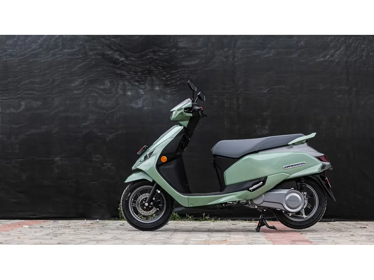 Suzuki e-Access left side view