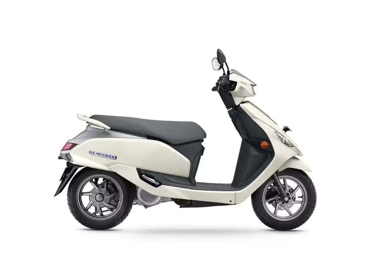 Suzuki e-Access Pearl Grace White and Metallic Matte Fibroin Grey colour