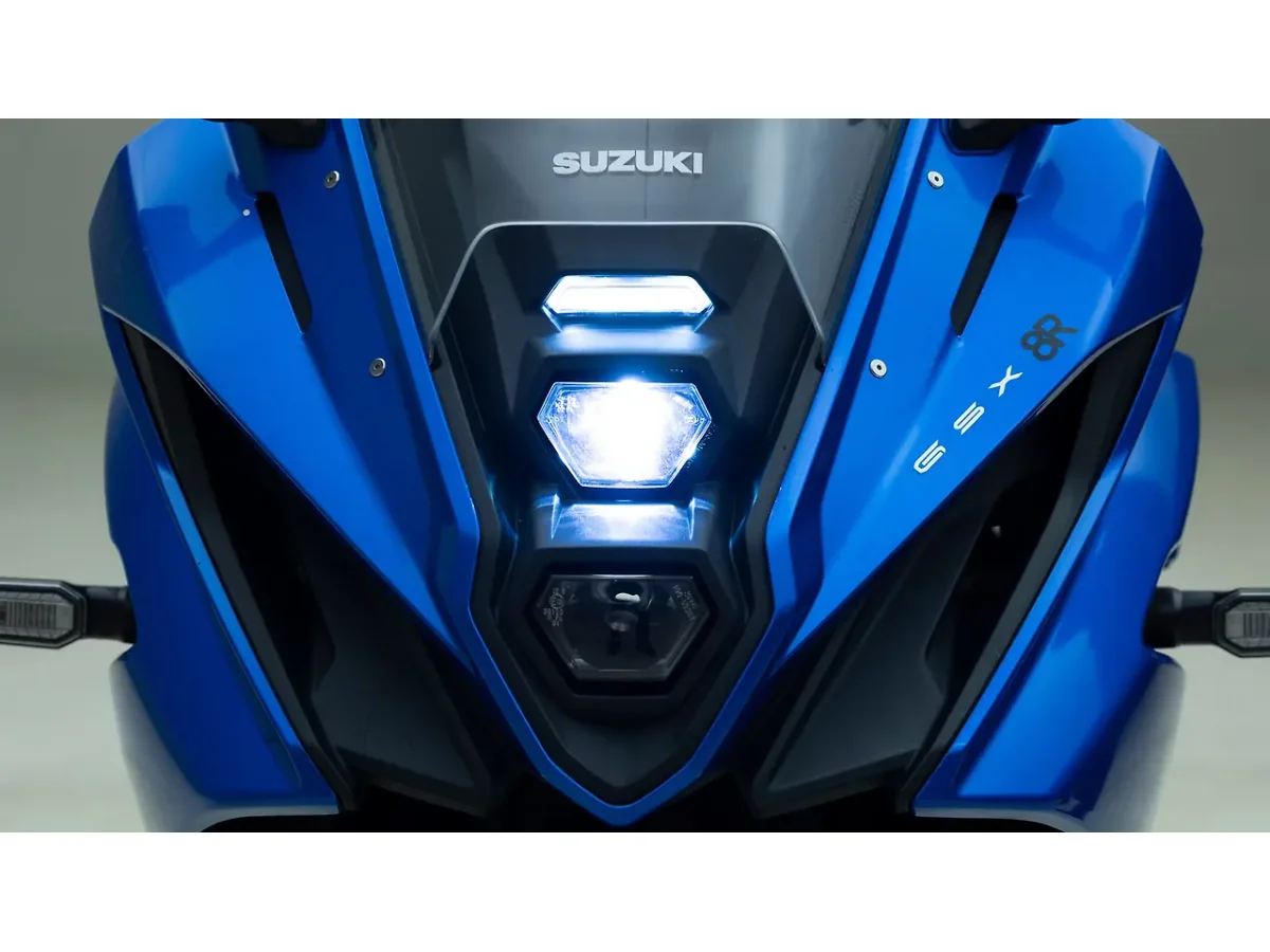 Suzuki GSX-8R LED daytime running lamp