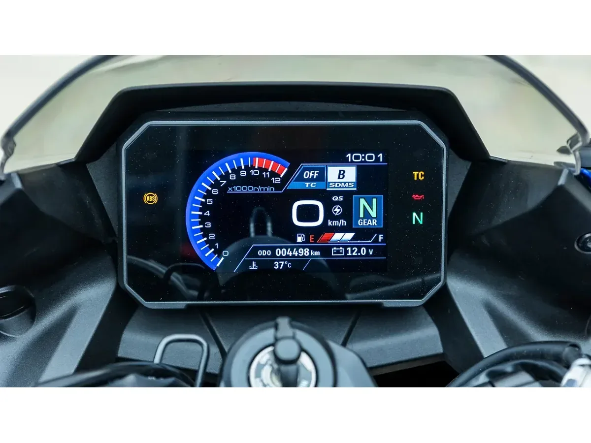 Suzuki GSX-8R digital instrument cluster