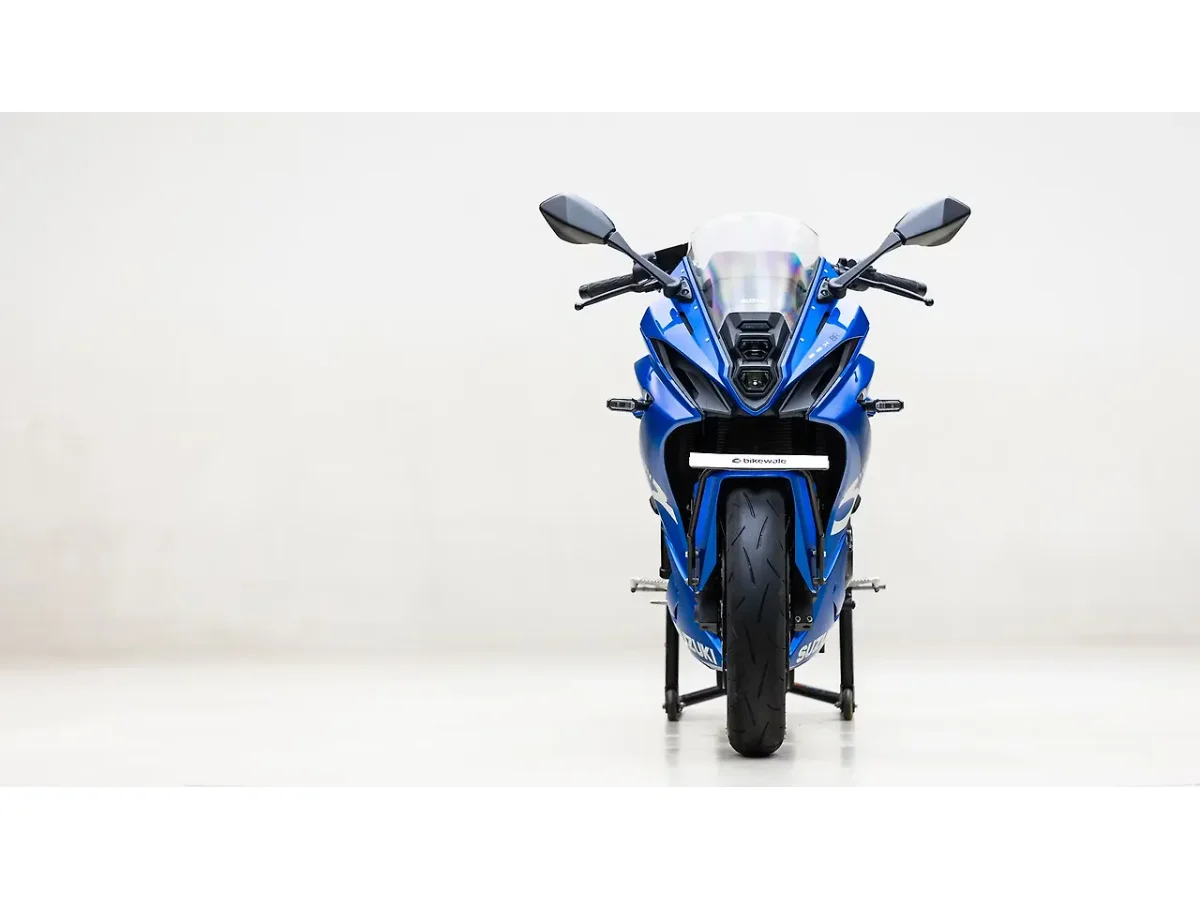 Suzuki GSX-8R front view