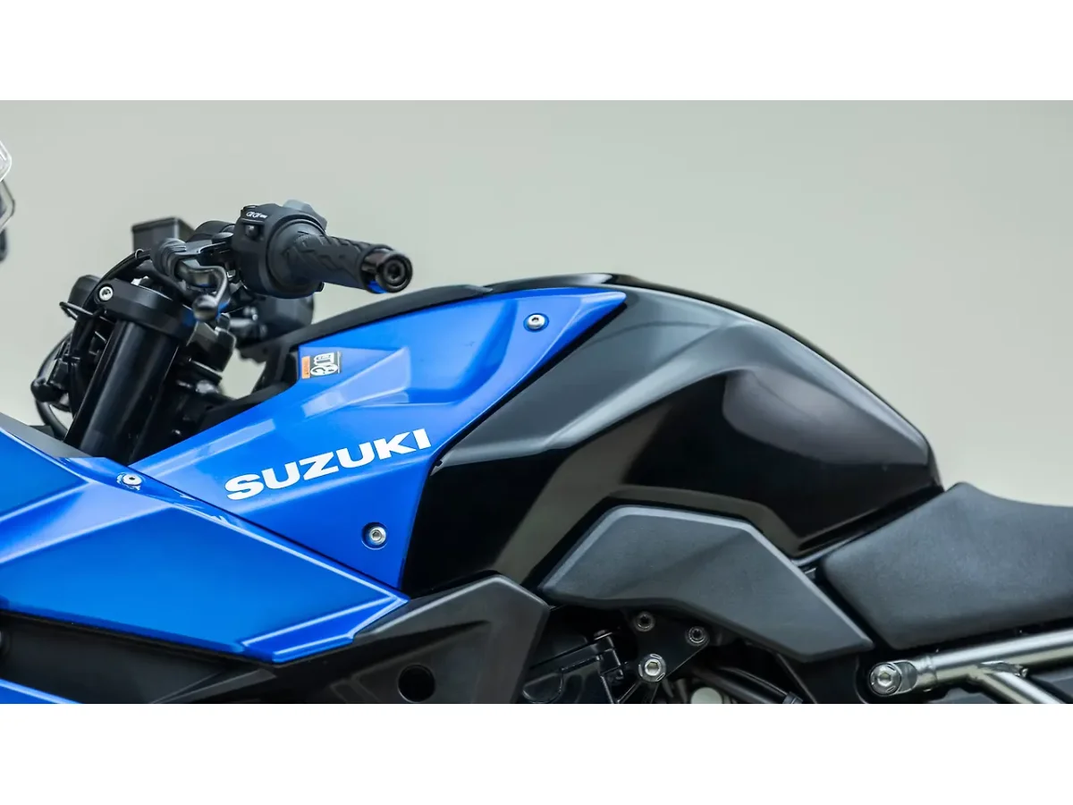 Suzuki GSX-8R fuel tank