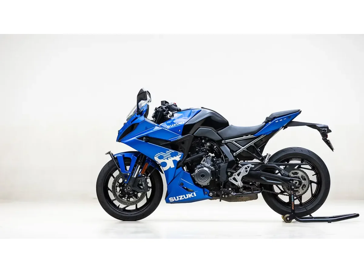 Suzuki GSX-8R left side view
