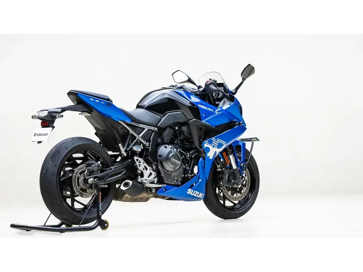 Suzuki GSX-8R right rear three-quarter view