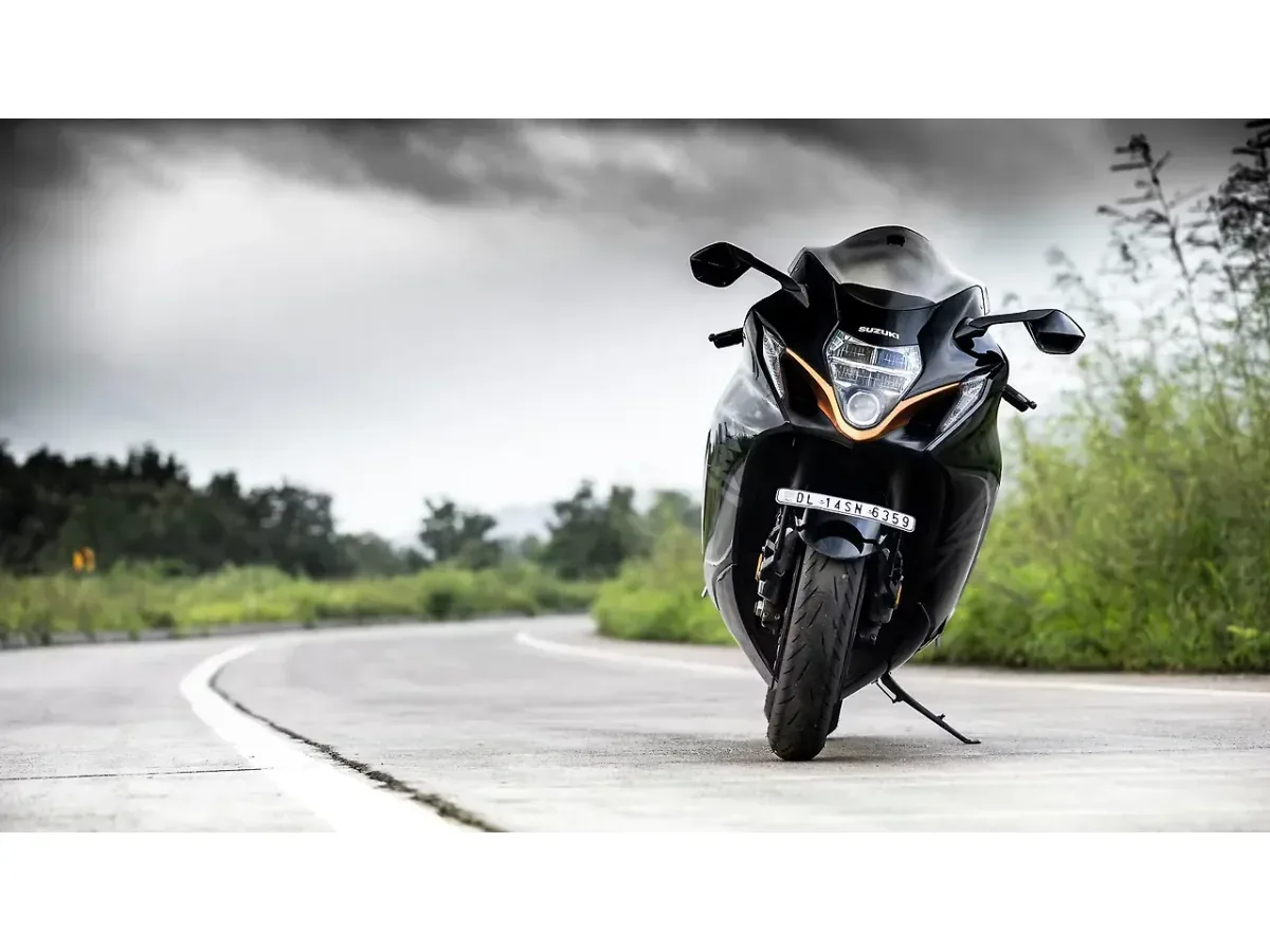 Suzuki Hayabusa front view on road