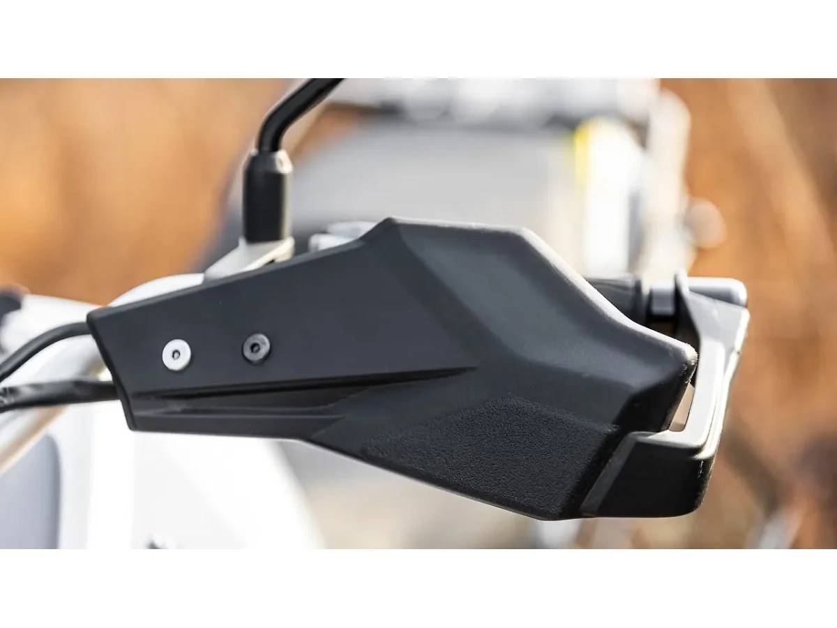 Suzuki V-Strom 800DE hand guards