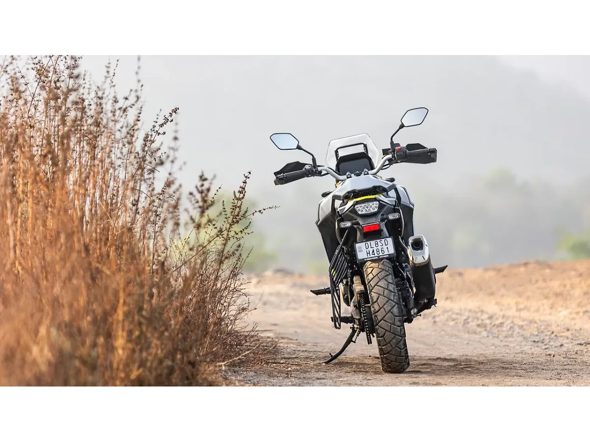 Suzuki V-Strom 800DE rear view