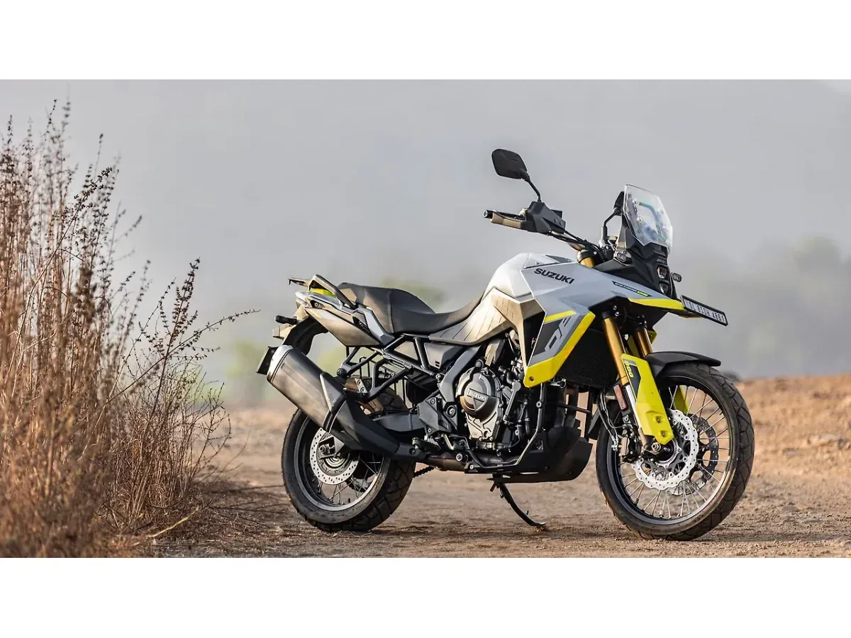 Suzuki V-Strom 800DE right front three-quarter view
