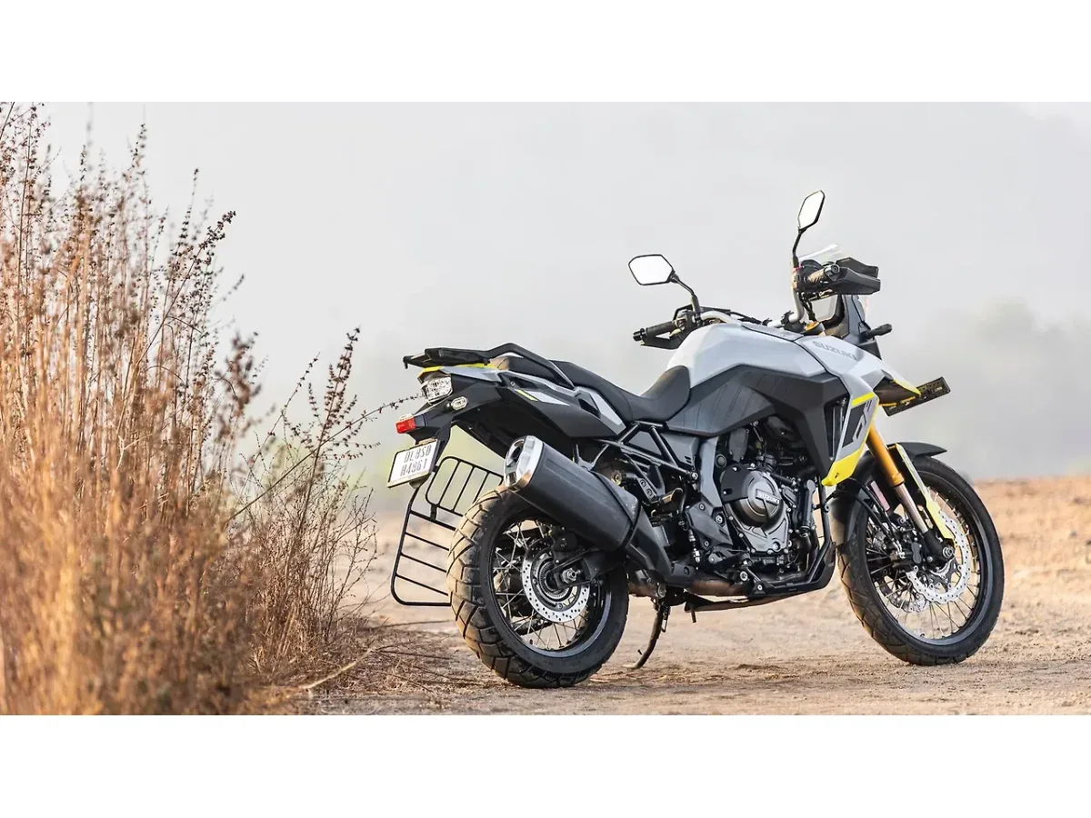 Suzuki V-Strom 800DE right rear three-quarter view