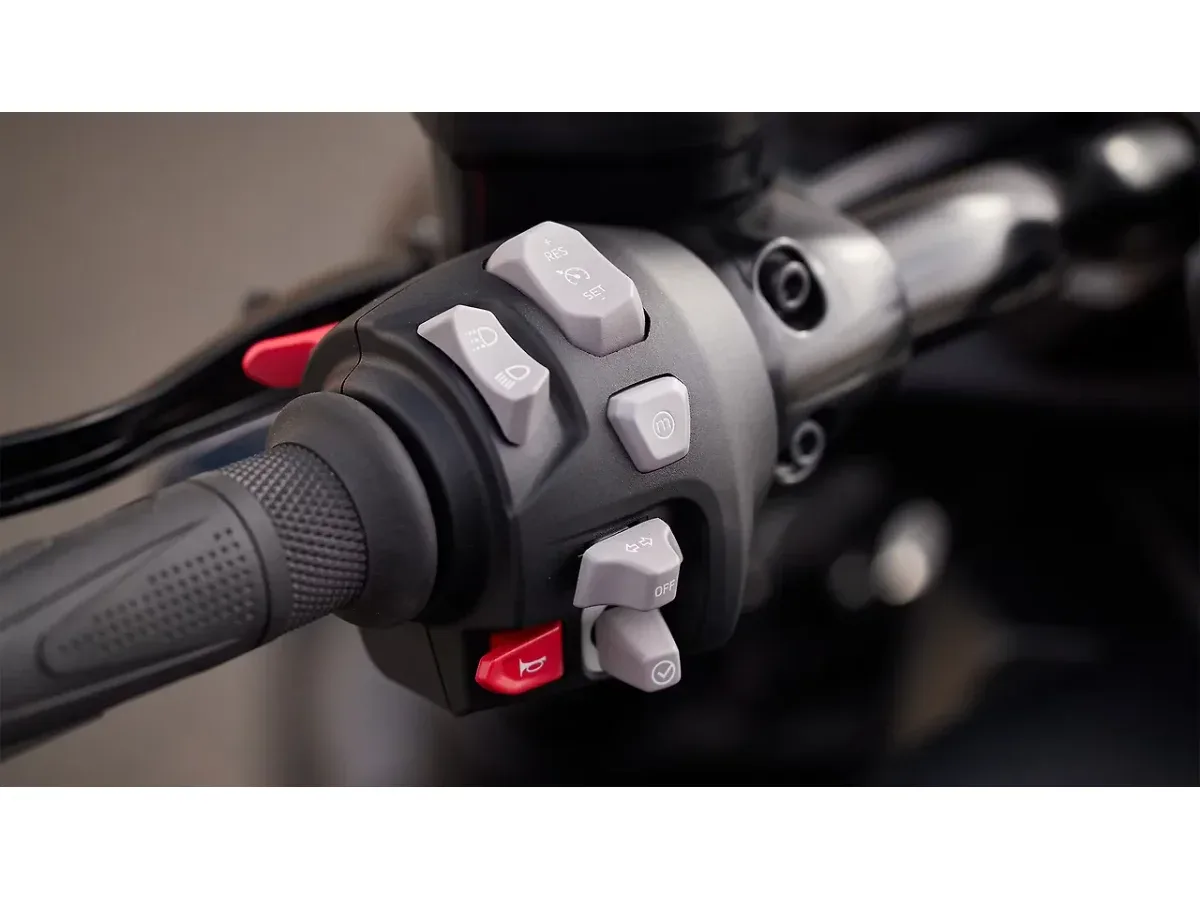 Triumph Rocket 3 left handlebar controls