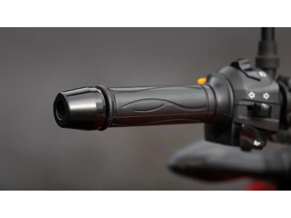 TVS Apache RTR 160 4V bar-end weight and handlebar detail