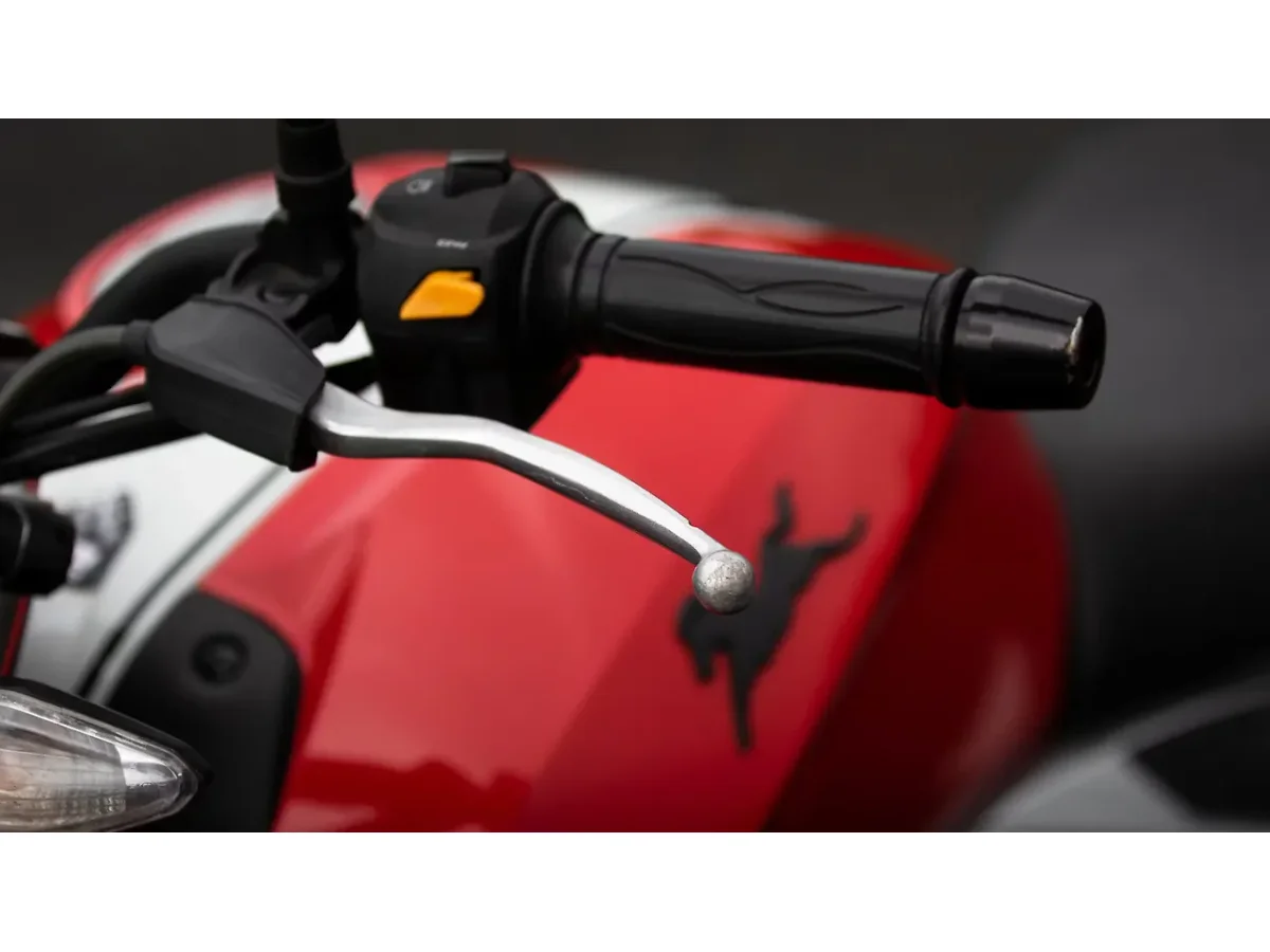 TVS Apache RTR 160 4V clutch lever detail