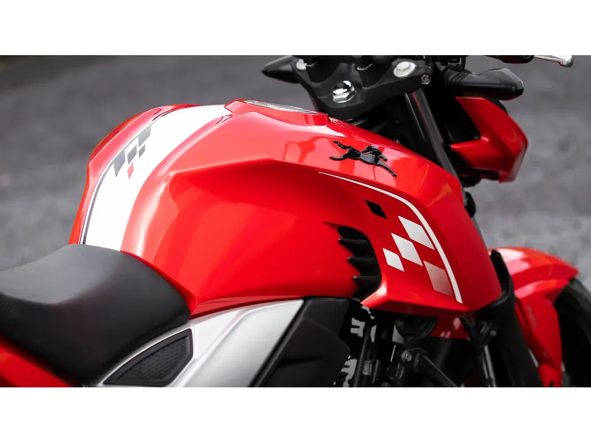 TVS Apache RTR 160 4V fuel tank