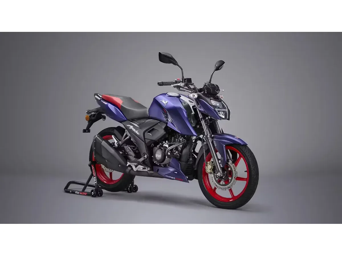 TVS Apache RTR 160 4V right front view
