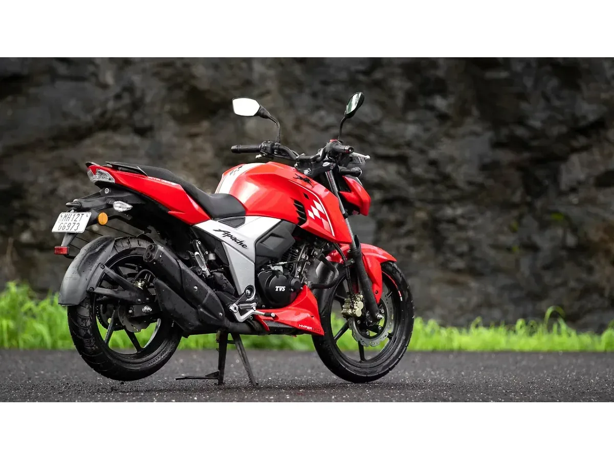 TVS Apache RTR 160 4V right rear view