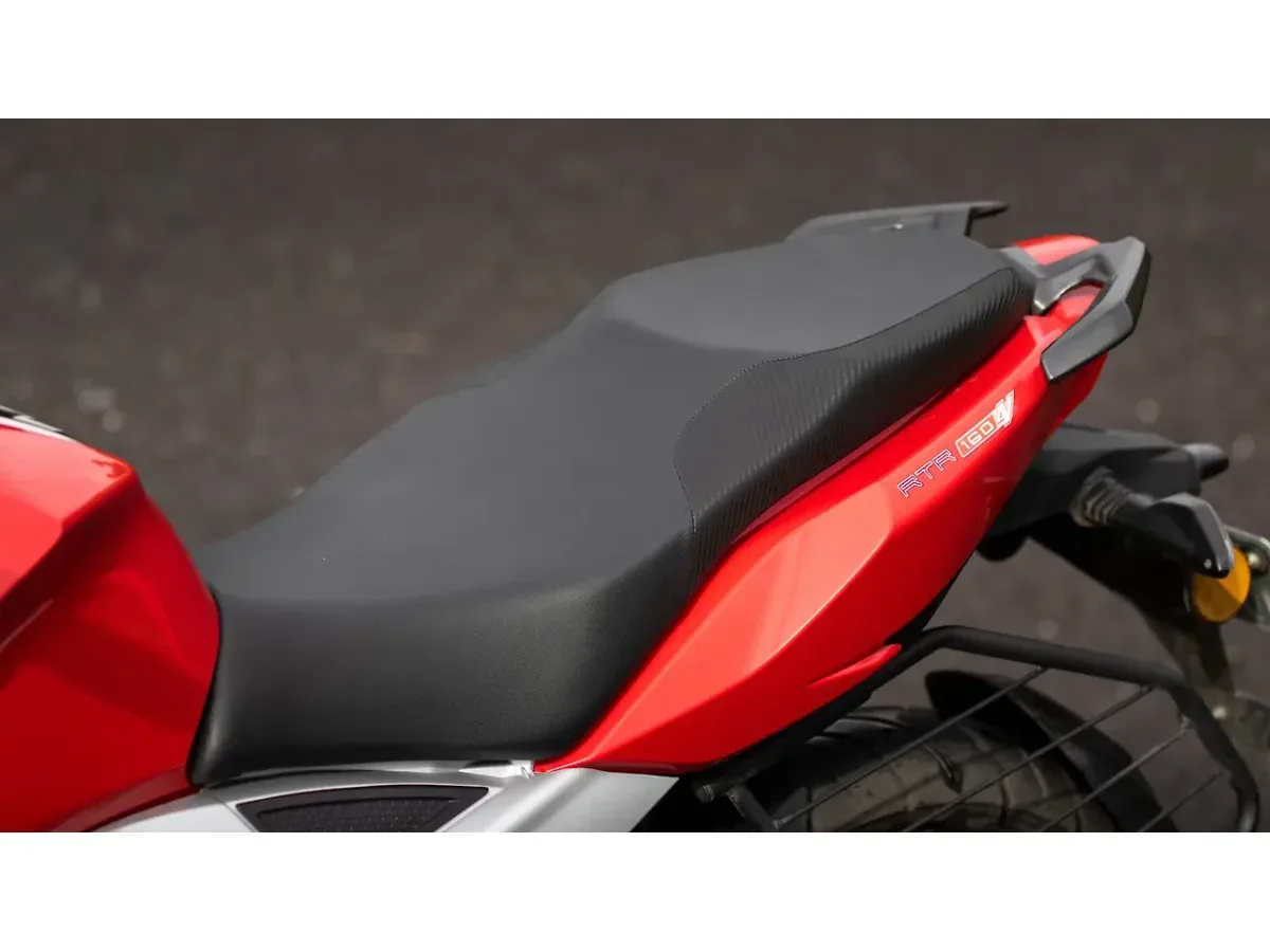 TVS Apache RTR 160 4V bike seat detail
