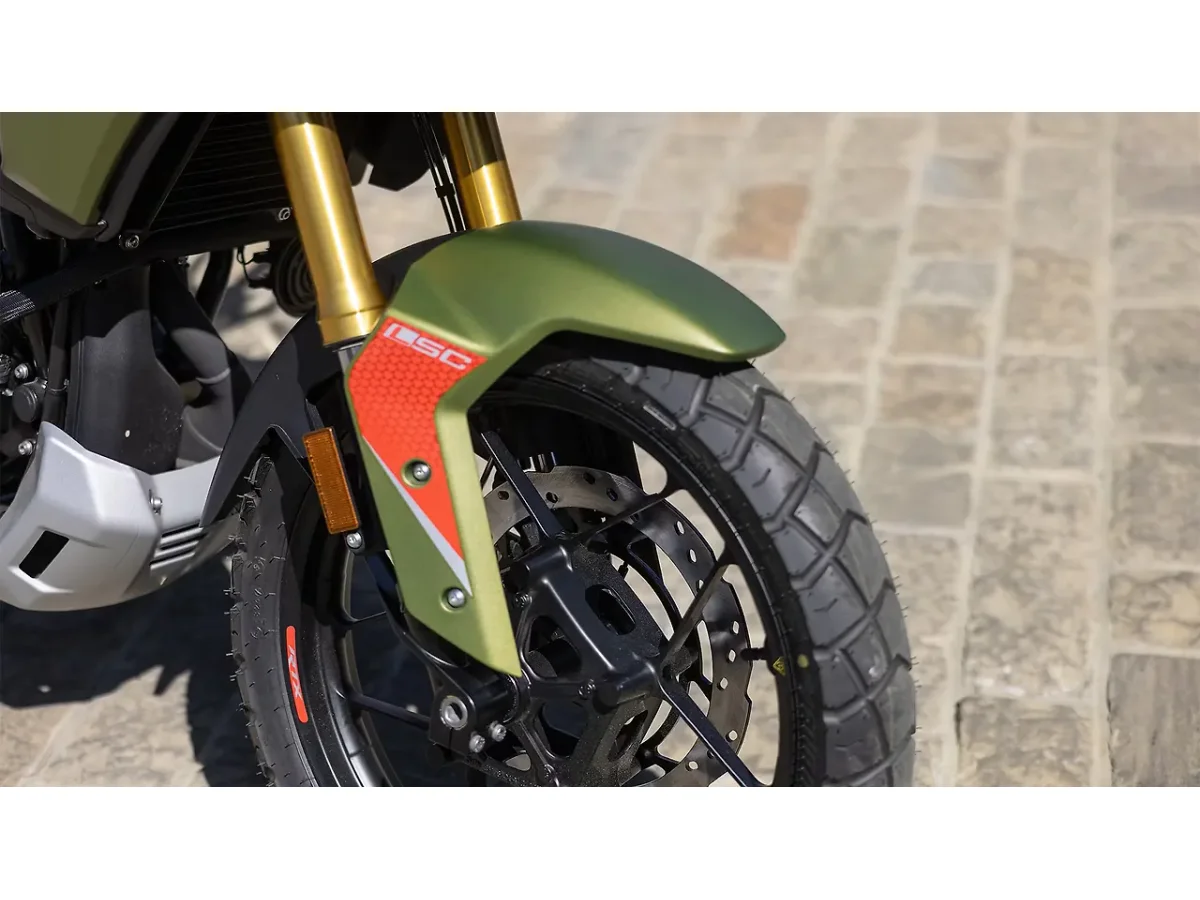 TVS Apache RTX 300 front mudguard and wheel