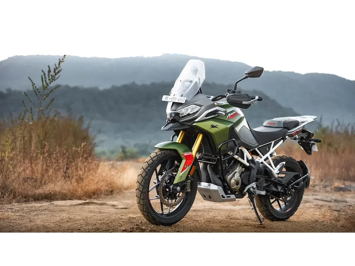 TVS Apache RTX 300 left front three-quarter view