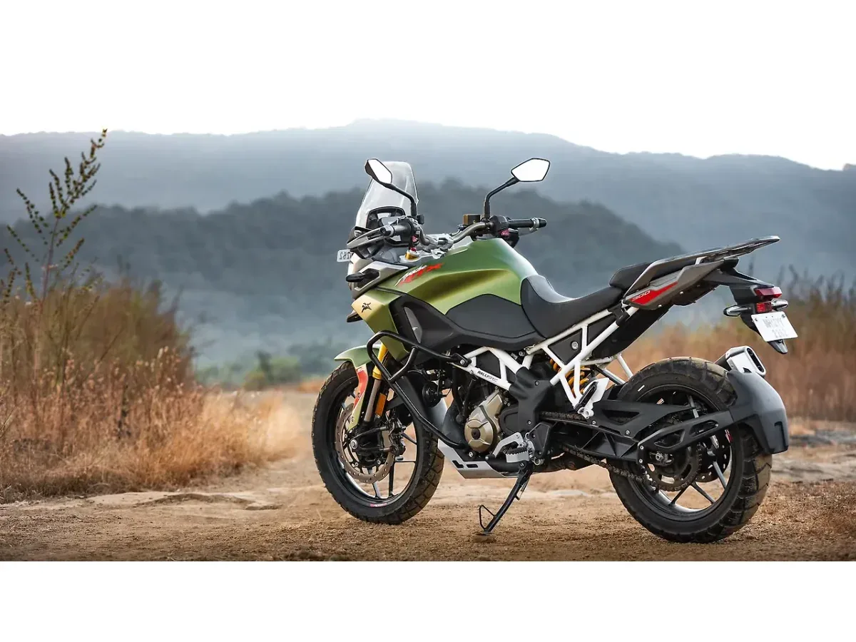 TVS Apache RTX 300 left rear three-quarter view