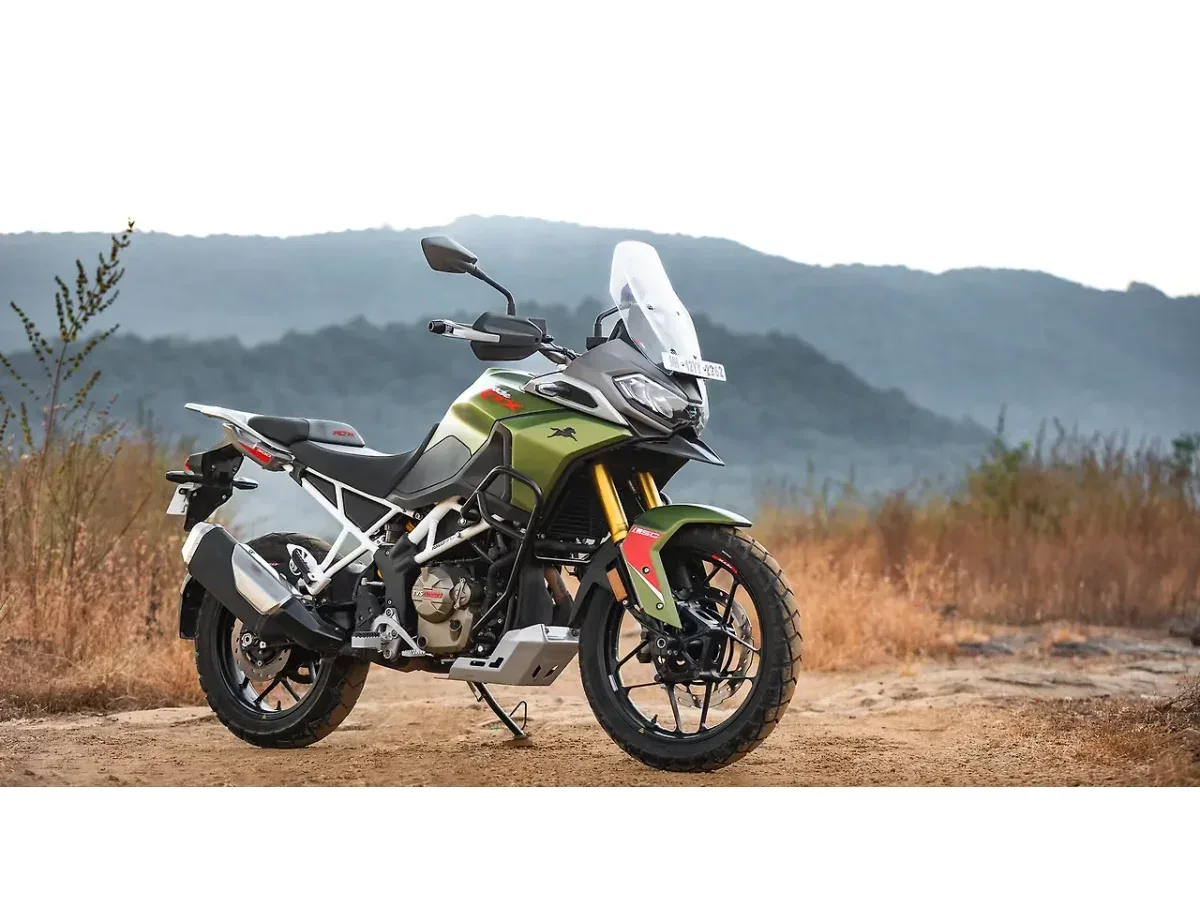 TVS Apache RTX 300 right front three-quarter view