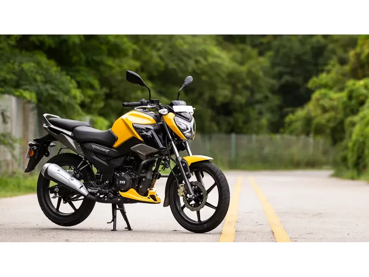 TVS Raider 125 in a right front three-quarter view