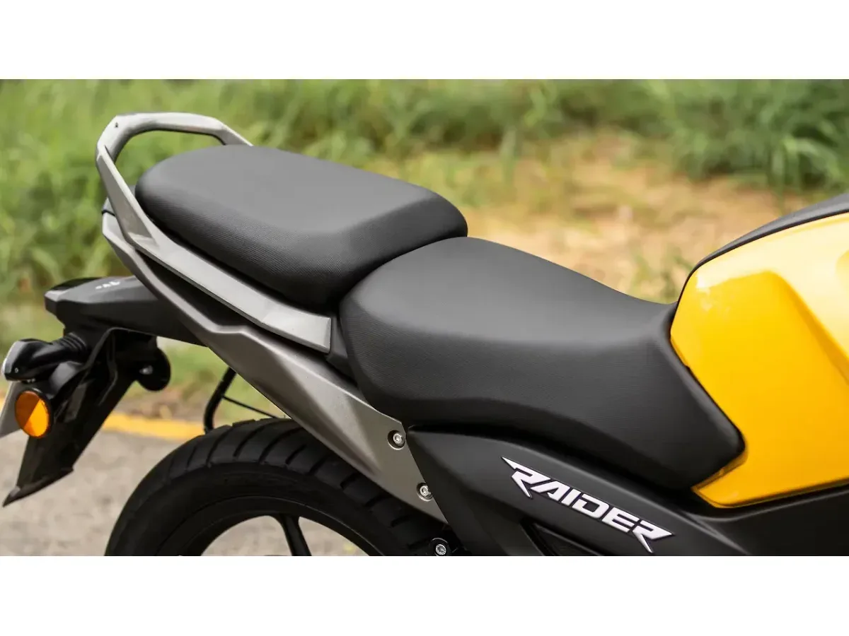 Close-up of the TVS Raider 125 split seat